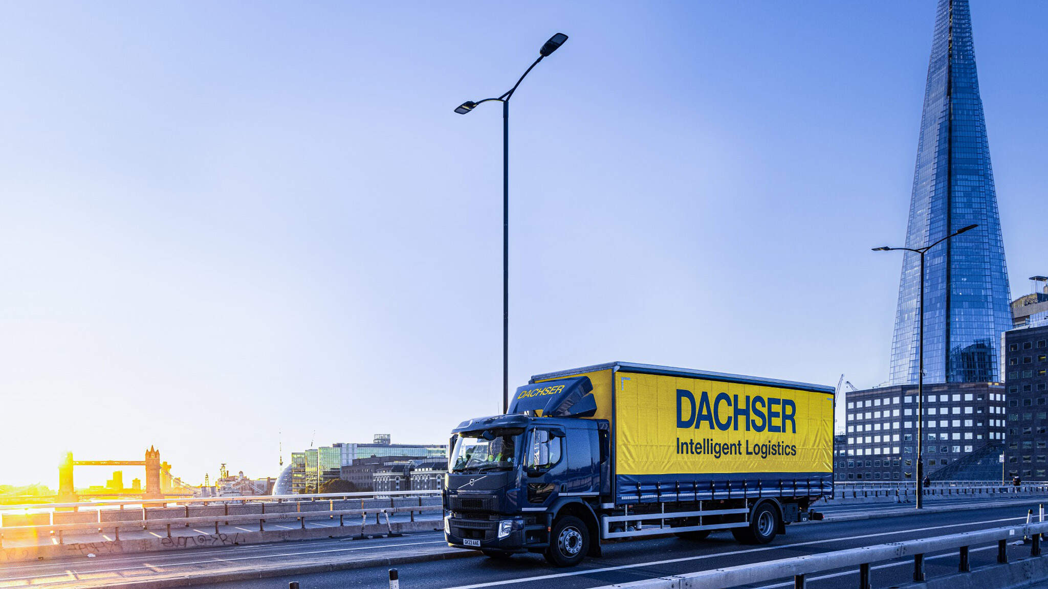 O Smart Border Connect fornece uma estrutura para a DACHSER transportar mercadorias em nome de clientes do Reino Unido, principalmente através da fronteira francesa e para o restante da Europa – de forma rápida, confiável e tranquila, ao mesmo tempo que trata de todos os assuntos relacionados com alfândegas, impostos e taxas. Foto: DACHSER