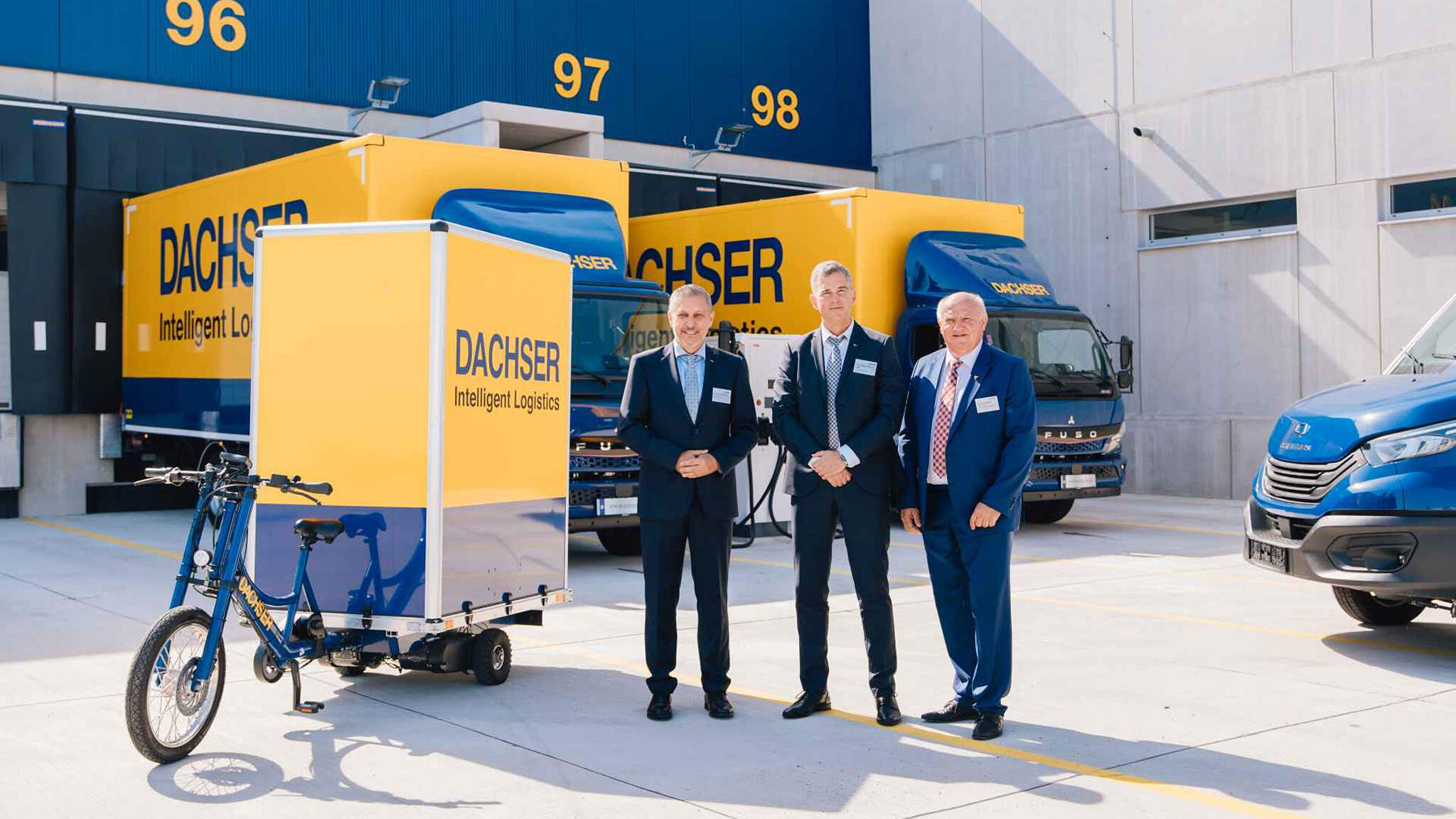 A partir da esquerda: Günter Hirschbeck, Managing Director European Logistics DACHSER Austria; Peter Deutschbauer, Managing Director Air & Sea Logistics DACHSER Eastern Europe and Austria; e Ernst Wendl, prefeito de Himberg